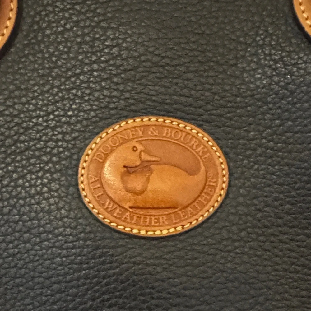 Vintage Black and Tan Leather Handbag - Picture 2 of 7